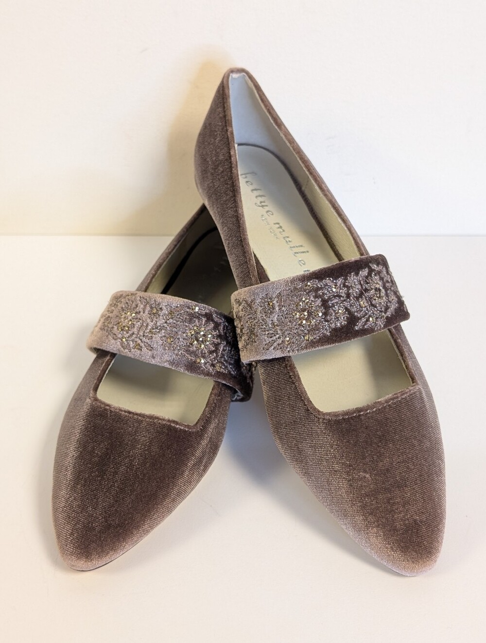 Bettye Muller Jamisen Velvet Embroidered Mary Jane Flats 7M